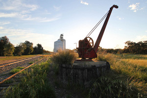 Parilla Railway crane and silos, South Australia