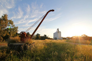 Parilla Railway crane and silos, South Australia