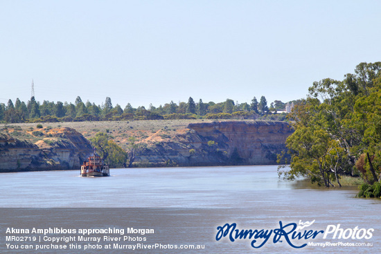 Akuna Amphibious approaching Morgan