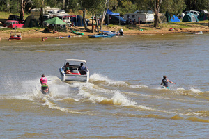 Kneeboarding at Tocumwal