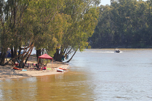 River camping and speed boat at Tocumwal