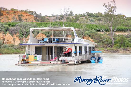 Houseboat near Wilkadene, Riverland