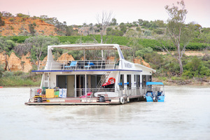 Houseboat near Wilkadene, Riverland