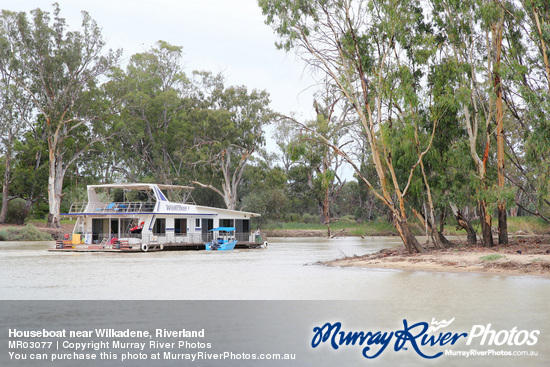 Houseboat near Wilkadene, Riverland