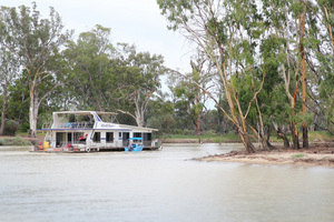 Houseboat near Wilkadene, Riverland