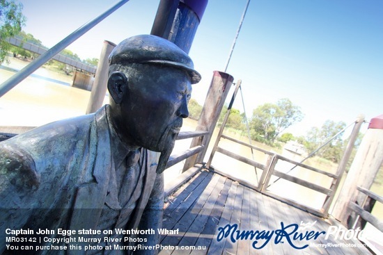 Captain John Egge statue on Wentworth Wharf