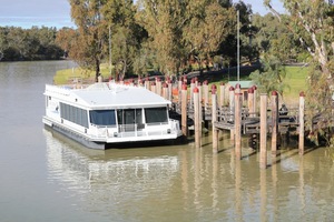 Wentworth River Cruises boat at wharf