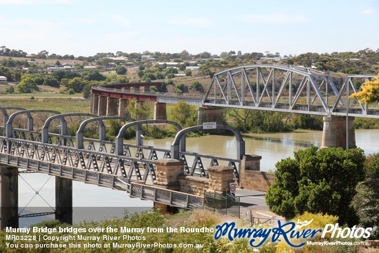 Murray Bridge bridges over the Murray from the Roundhouse