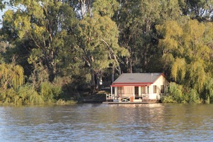 Floating house at Renmark