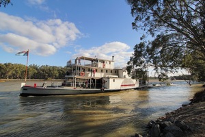 PS Ruby entering Lock 10, Wentworth