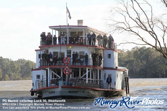 PS Marion entering Lock 10, Wentworth