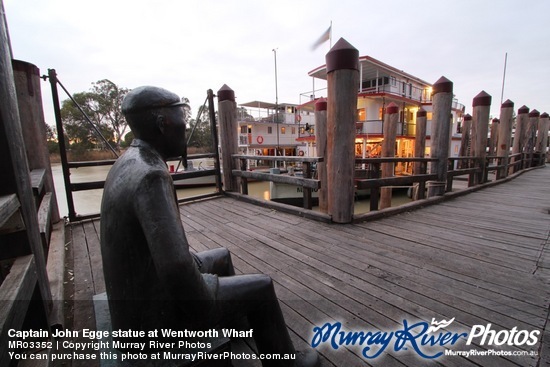 Captain John Egge statue at Wentworth Wharf