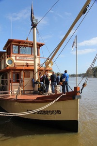 Akuna Amphibious at Mildura Wharf