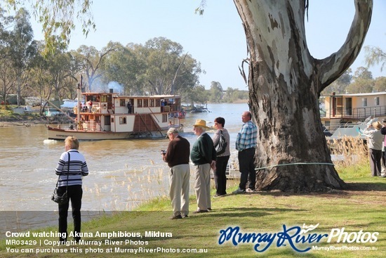 Crowd watching Akuna Amphibious, Mildura