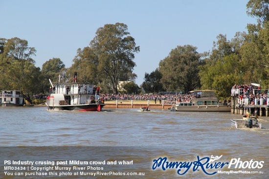 PS Industry crusing past Mildura crowd and wharf