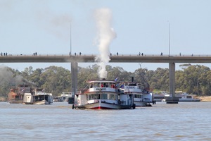 PS Melbourne blows whistle upon arrival into Mildura