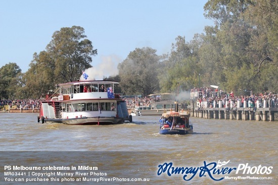 PS Melbourne celebrates in Mildura