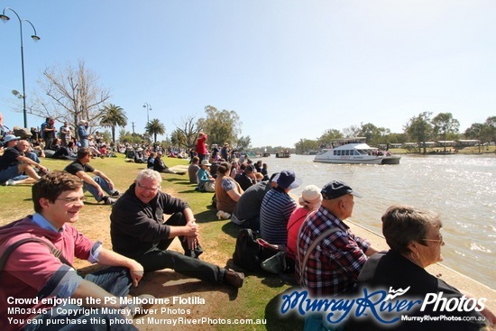 Crowd enjoying the PS Melbourne Flotilla