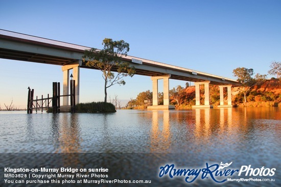 Kingston-on-Murray Bridge on sunrise