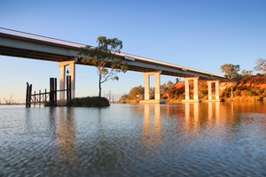 Kingston-on-Murray Bridge on sunrise