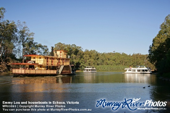 Emmy Lou and houseboats in Echuca, Victoria