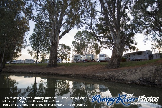 RVs relaxing by the Murray River at Euston, New South Wales