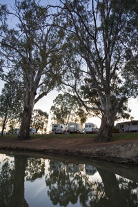 RVs relaxing by the Murray River at Euston, New South Wales