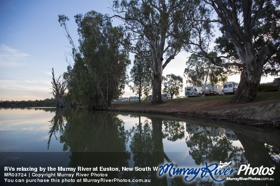 RVs relaxing by the Murray River at Euston, New South Wales