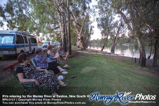 RVs relaxing by the Murray River at Euston, New South Wales