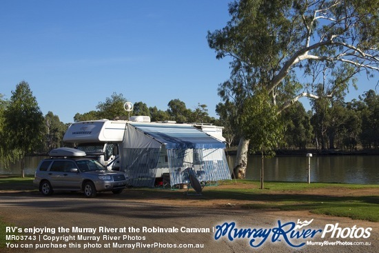 RV's enjoying the Murray River at the Robinvale Caravan Park, Victoria