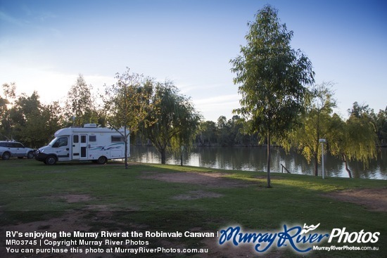 RV's enjoying the Murray River at the Robinvale Caravan Park, Victoria