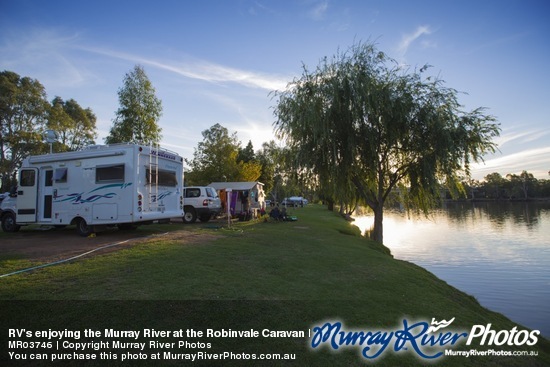 RV's enjoying the Murray River at the Robinvale Caravan Park, Victoria