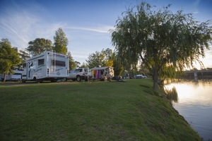 RV's enjoying the Murray River at the Robinvale Caravan Park, Victoria