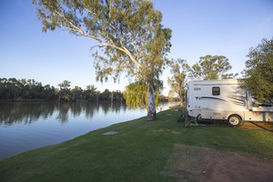 RV's enjoying the Murray River at the Robinvale Caravan Park, Victoria