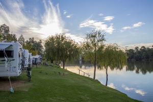 RV's enjoying the Murray River at the Robinvale Caravan Park, Victoria