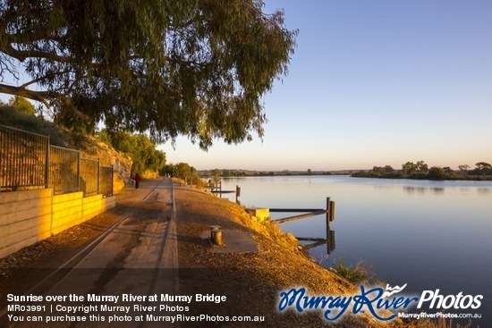 Sunrise over the Murray River at Murray Bridge