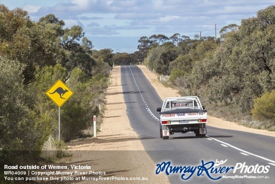 Road outside of Wemen, Victoria