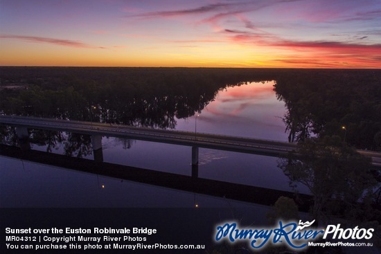 Sunset over the Euston Robinvale Bridge