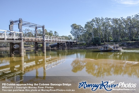 PB Cobba approaching the Cobram Barooga Bridge