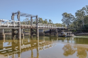 PB Cobba approaching the Cobram Barooga Bridge