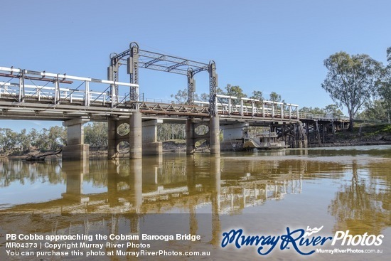 PB Cobba approaching the Cobram Barooga Bridge