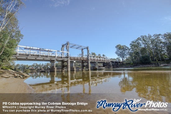 PB Cobba approaching the Cobram Barooga Bridge