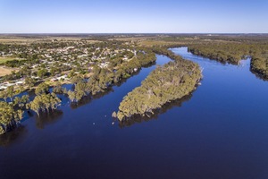 Murray Darling Junction in high river
