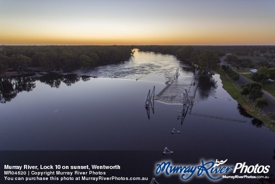 Murray River, Lock 10 on sunset, Wentworth